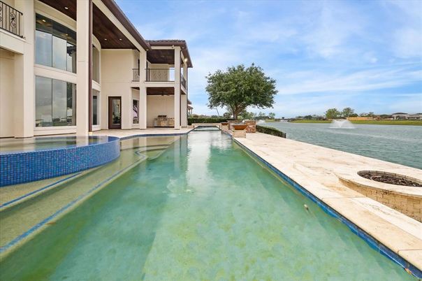 Exterior, Pool, Water