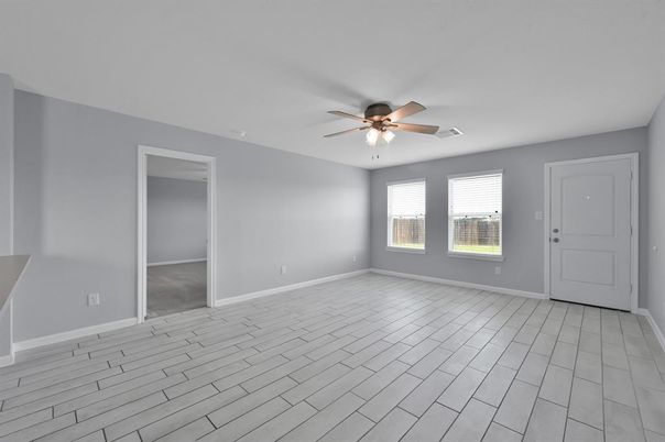 Empty room, Interior