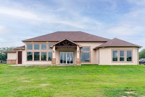 Backyard, Exterior, Facade, Ranch