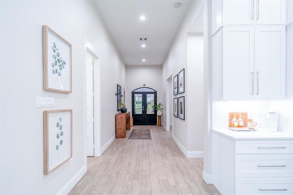 Interior, Recessed Lighting, Wood Texture Flooring