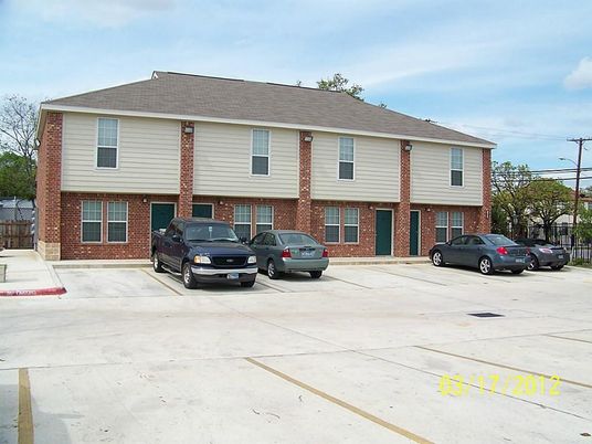 Exterior, Facade, Brick Facade, Raised Ranch