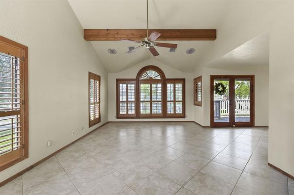 Empty room, Interior, Wooden Beams