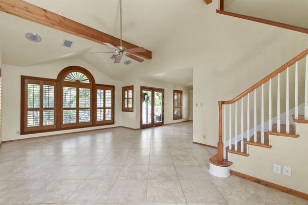 Empty room, Interior, Wooden Beams