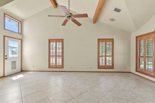 Empty room, Interior, Wooden Beams