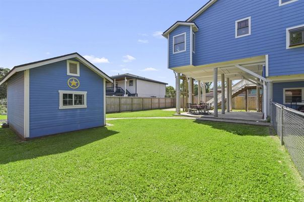 Backyard, Exterior