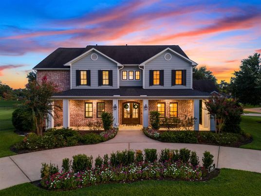 Exterior, Facade, Brick Facade, American Craftsman
