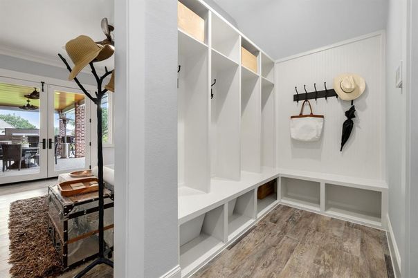 Interior, Walk-in Closets, Wood Texture Flooring