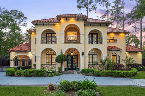 Exterior, Facade, Mediterranean