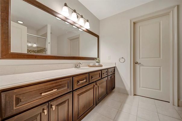 Bathroom, Dual Sink Vanities, Interior, Recessed Lighting