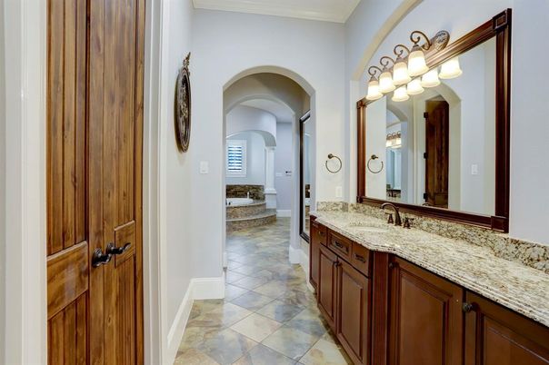 Bathroom, Dual Sink Vanities, Interior