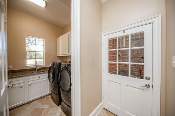 Interior, Washer, Wood Texture Flooring