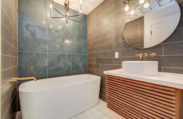 Bathroom, Free Standing Baths, Interior, Pendant Lights