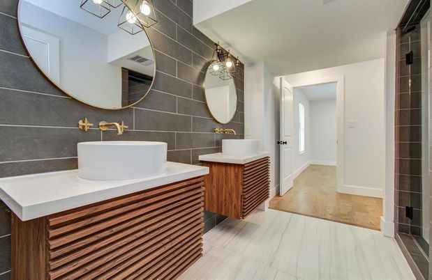 Bathroom, Dual Sink Vanities, Interior, Wood Texture Flooring