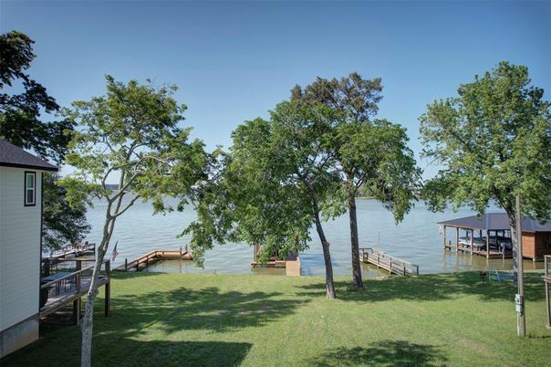 Exterior, Lake