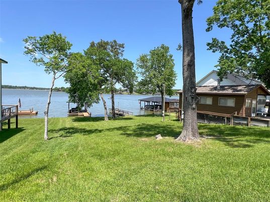 Exterior, Lake