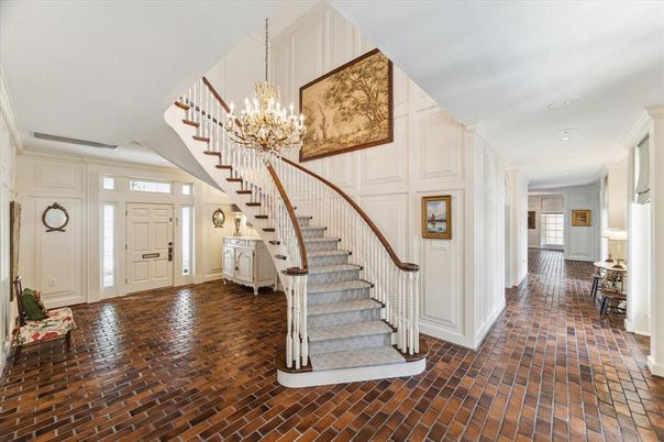 Chandelier, Interior