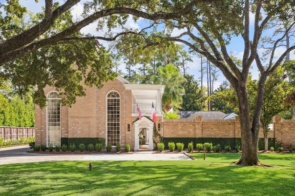 Backyard, Exterior, Facade, Brick Facade, French Provincial