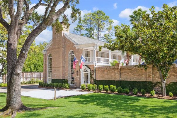 Backyard, Exterior, Facade, Brick Facade, French Provincial