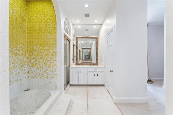 Bathroom, Interior, Recessed Lighting