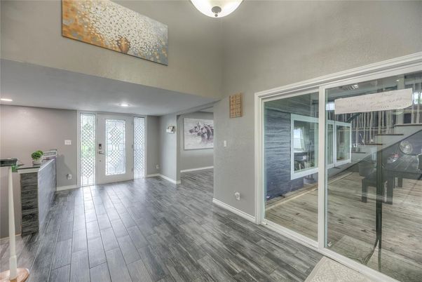 Interior, Recessed Lighting, Wood Texture Flooring