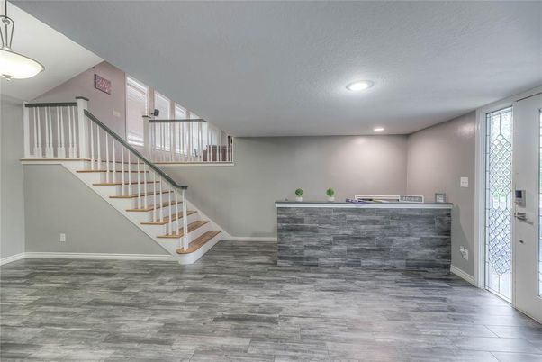 Interior, Pendant Lights, Recessed Lighting, Wood Texture Flooring