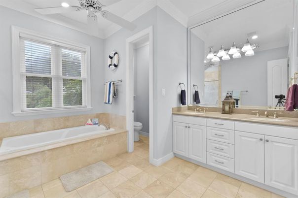 Bathroom, Dual Sink Vanities, Interior, Recessed Lighting