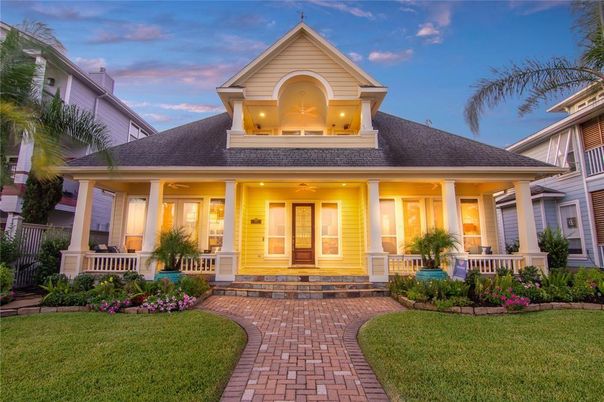 Exterior, Facade, American Craftsman