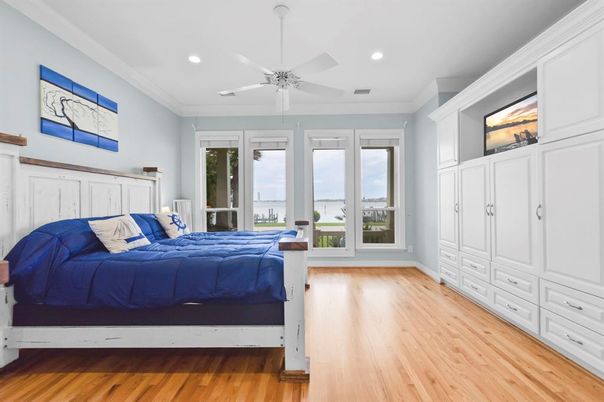 Bedroom, Interior, Recessed Lighting, Water, Wood Texture Flooring