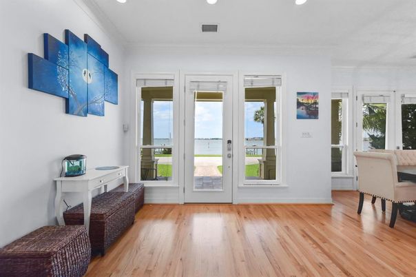Interior, Recessed Lighting, Water, Wood Texture Flooring