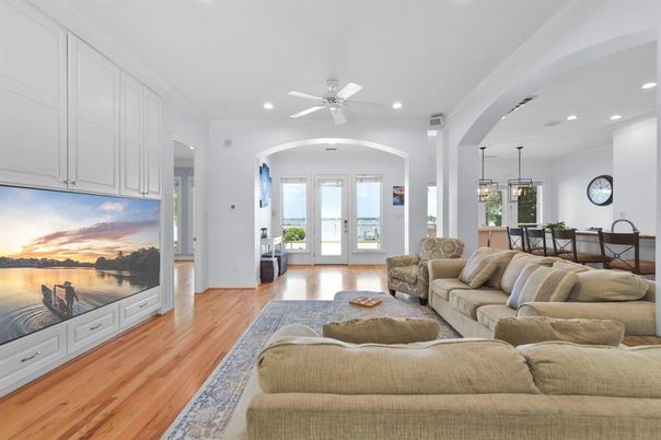 Dining room, Interior, Living room, Pendant Lights, Recessed Lighting, Wood Texture Flooring