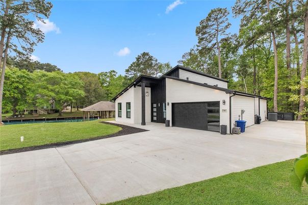 Backyard, Detached Garage, Exterior