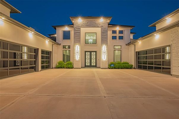 Attached, Exterior, Facade, Modern