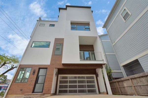 Attached, Exterior, Facade, Rowhouse