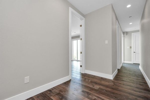 Empty room, Interior, Recessed Lighting, Wood Texture Flooring