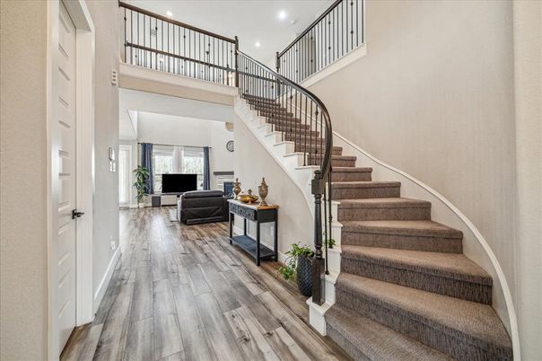 Interior, Recessed Lighting, Wood Texture Flooring