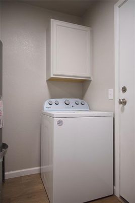 Interior, Washer, Wood Texture Flooring