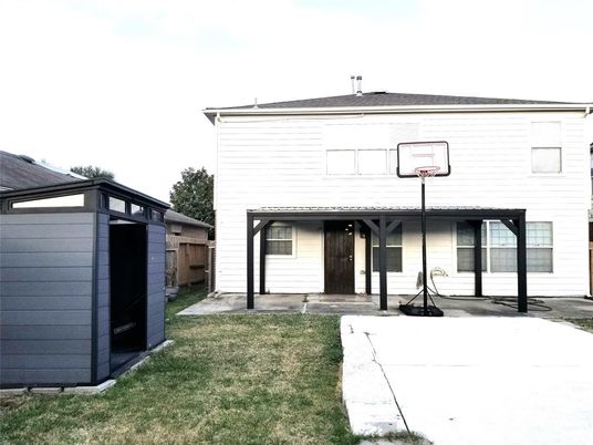 Backyard, Exterior, Facade, Modern