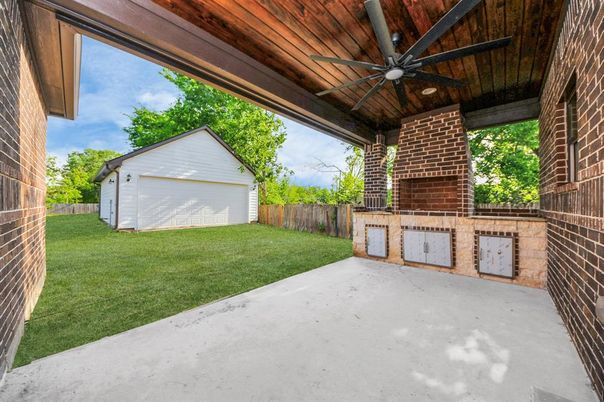 Detached Garage, Exterior