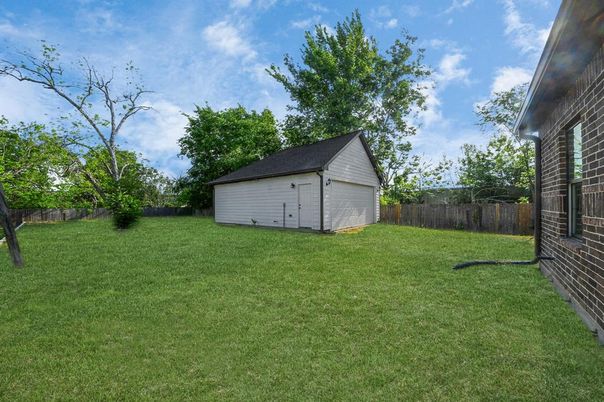 Backyard, Detached Garage, Exterior