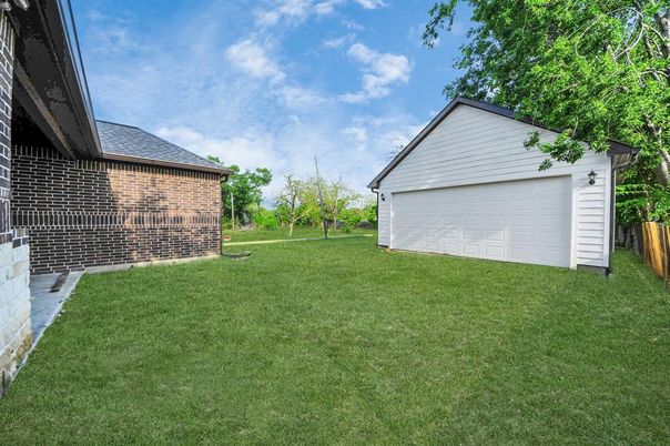 Backyard, Detached Garage, Exterior