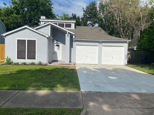 Attached, Exterior, Facade, Ranch