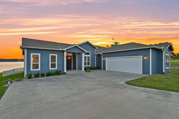 Attached, Exterior, Facade, Water, Ranch