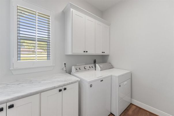 Interior, Washer, Wood Texture Flooring