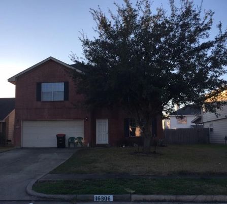 Attached, Exterior, Facade, Brick Facade, Split Level