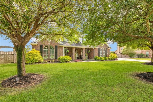 Backyard, Exterior, Facade, Brick Facade, Ranch