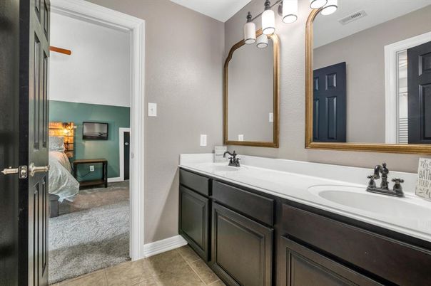 Bathroom, Dual Sink Vanities, Interior