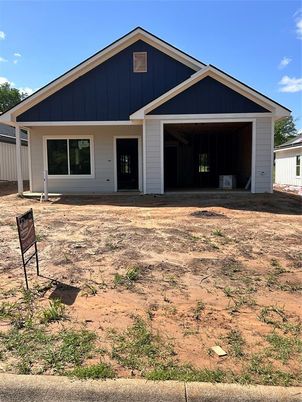 Attached, Exterior, Facade, American Craftsman