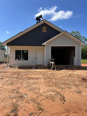 Attached, Exterior, Facade, American Craftsman