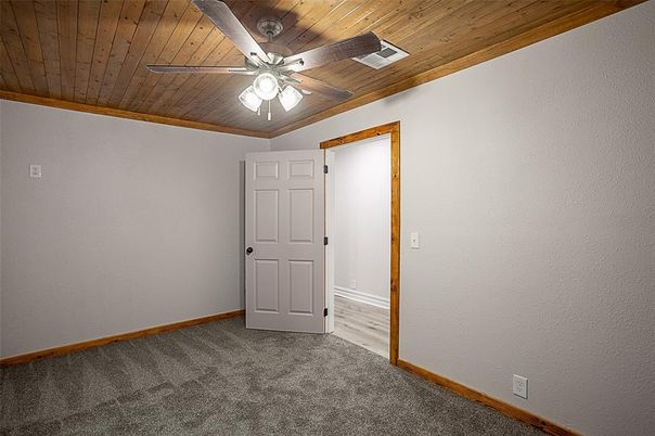 Empty room, Interior, Wooden Ceilings