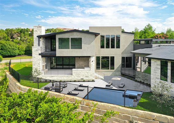 Backyard, Exterior, Facade, Modern